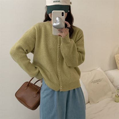 Picture of Pullover long sleeved knitted sweater