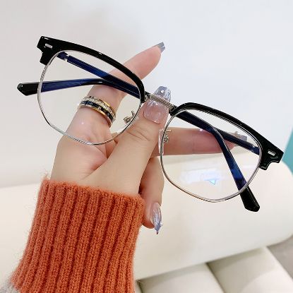 Picture of Xiaoxiangjia's new eyeglass frame board with the same design